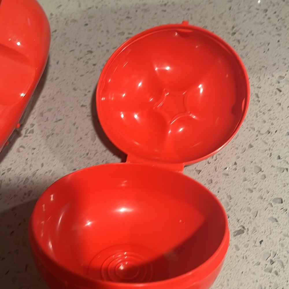 Tupperware containers - Picture 2 of 4